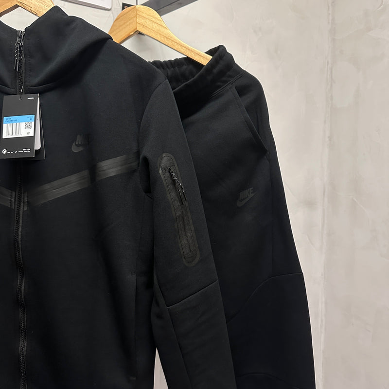 Conjunto Nike Sportswear Tech Fleece Preto (Pronta Entrega)