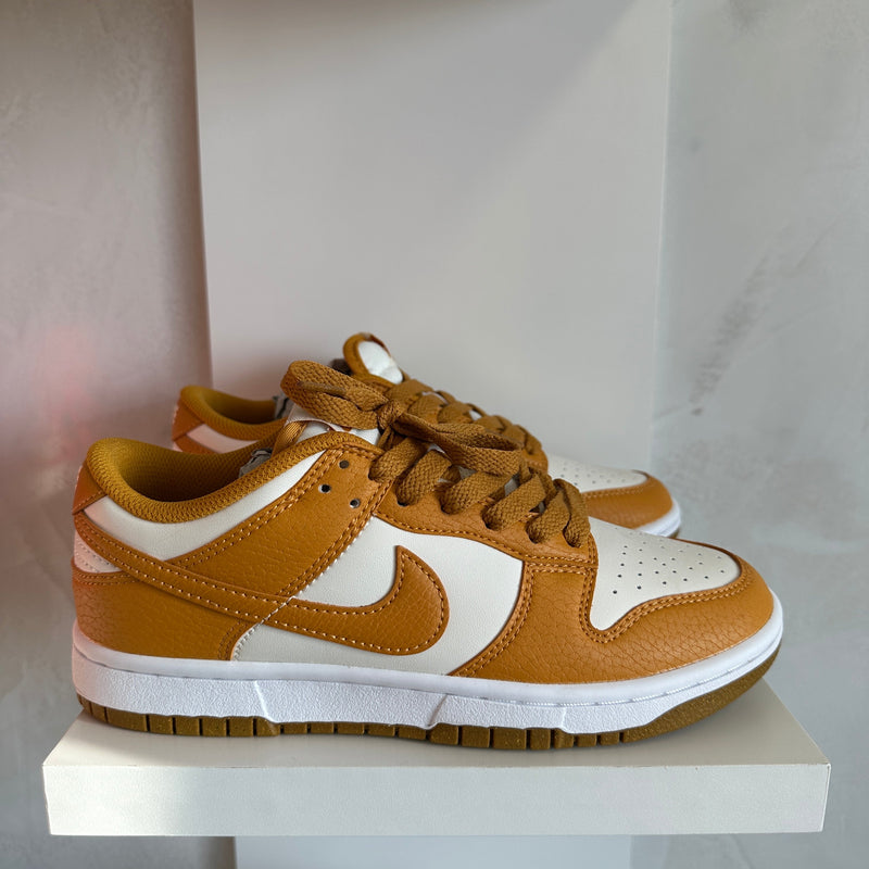 Nike Dunk Low Next Nature Phantom Gold Suede (Pronta Entrega)